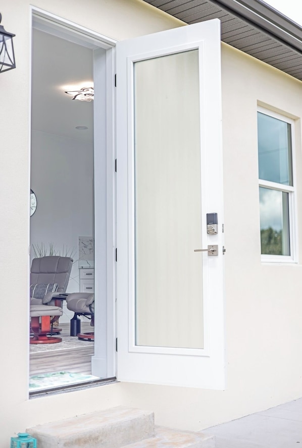 Exterior detail - Private Cozy and relaxing 1-bedroom unit with living room kitchen full bath more (North Port)