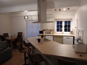 Mikroaaltouuni, uuni, liesi, astianpesukone