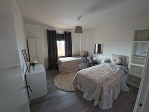 3 soverom, strykejern/-brett, wi-fi og sengetøy