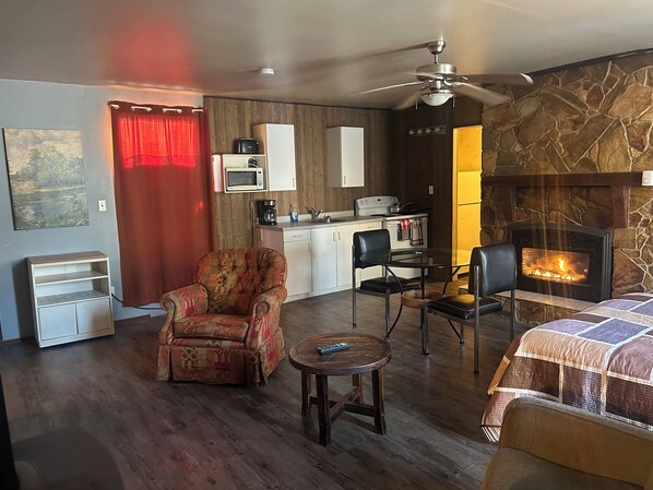 Comfort Cabin, Garden View | Living area