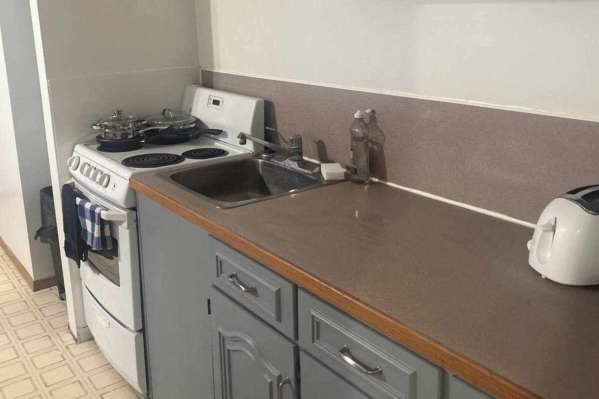 Family Suite | Private kitchen | Coffee/tea maker, mini-fridge, microwave