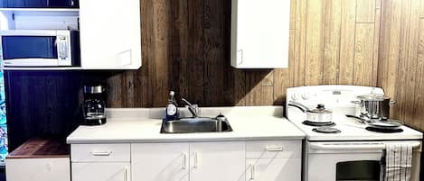 Comfort Cabin, Garden View | Private kitchen