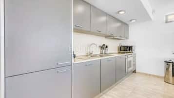 Mikrobølgeovn, ovn og kokeplater