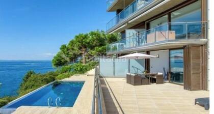 Luxury and relaxation in Roses in an apartment with breathtaking sea views