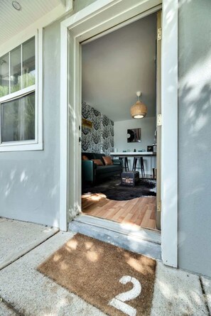 Interior - NEW WeHo Hotspot | 8 min Broadway, DTN + Music Row (Nashville)
