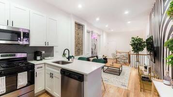 冰箱、微波炉、烤箱、炉灶