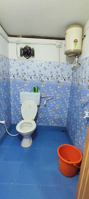 Family Single Room, Balcony, River View | Bathroom | Combined shower/bathtub, free toiletries, towels, soap - AALTAPORI HOMESTAY (Alipurduar)
