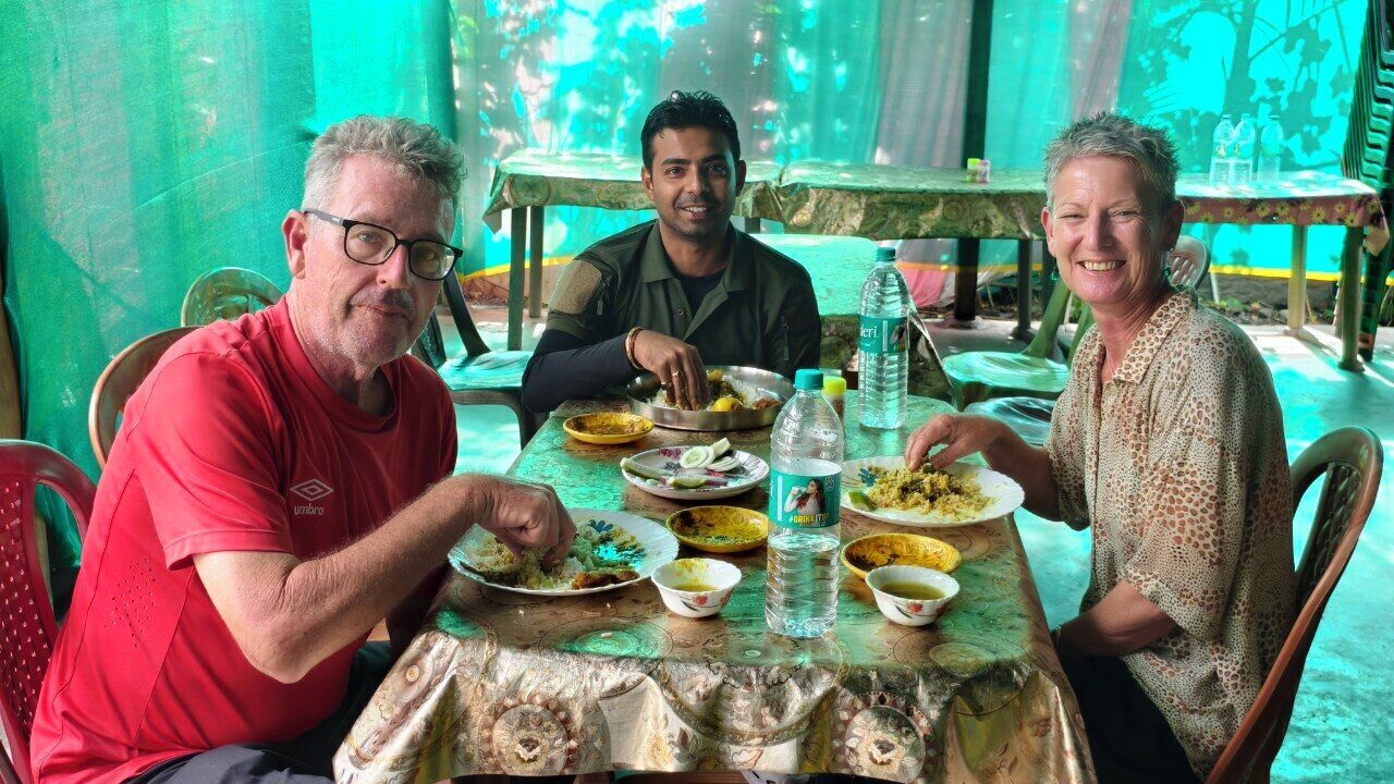 Oven, cookware/dishes/utensils