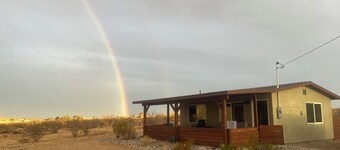 Cozy cabin perfect for star gazing, romantic getaways, peace and quiet.