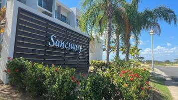 Apartment, 2 Bedrooms, Accessible, Smoking | Exterior detail