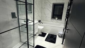 House, 5 Bedrooms, Accessible, Patio | Bathroom