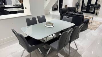 House, 5 Bedrooms, Accessible, Patio | Dining
