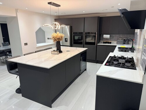 Luxury Home 5 Bedroom 3 Bathroom Games Room Parking