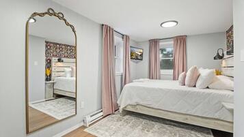 Tabla de planchar con plancha, wifi gratis y ropa de cama