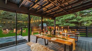 Outdoor dining