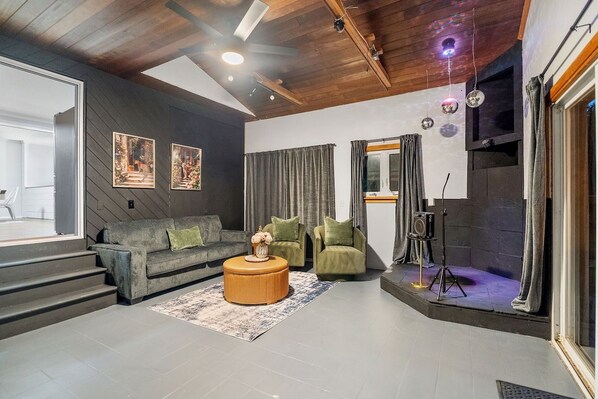 Living area - Near Ithaca| Hot Tub | Karaoke Room | Dogs Okay (Newfield)