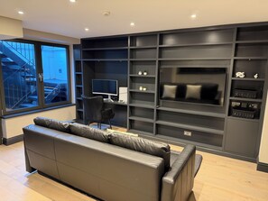 Interior - Cleveland street Gem (London)