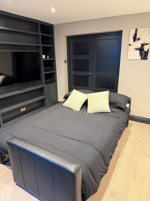 1 Schlafzimmer, Bügeleisen/Bügelbrett, kostenloses WLAN, Bettwäsche