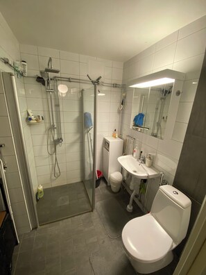 Handdukar och toalettpapper