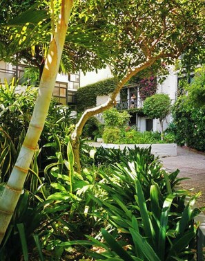 Property grounds - Steps to Marbella-Marina+Skyhigh-1BR APT+WFH Desk (Marbella)