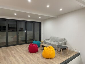 Living area - Town house, 4 bedrooms / 4 bathrooms, large living room and terrace (CARCASSONNE)