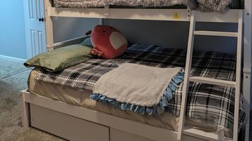 5 bedrooms, desk, iron/ironing board, travel cot