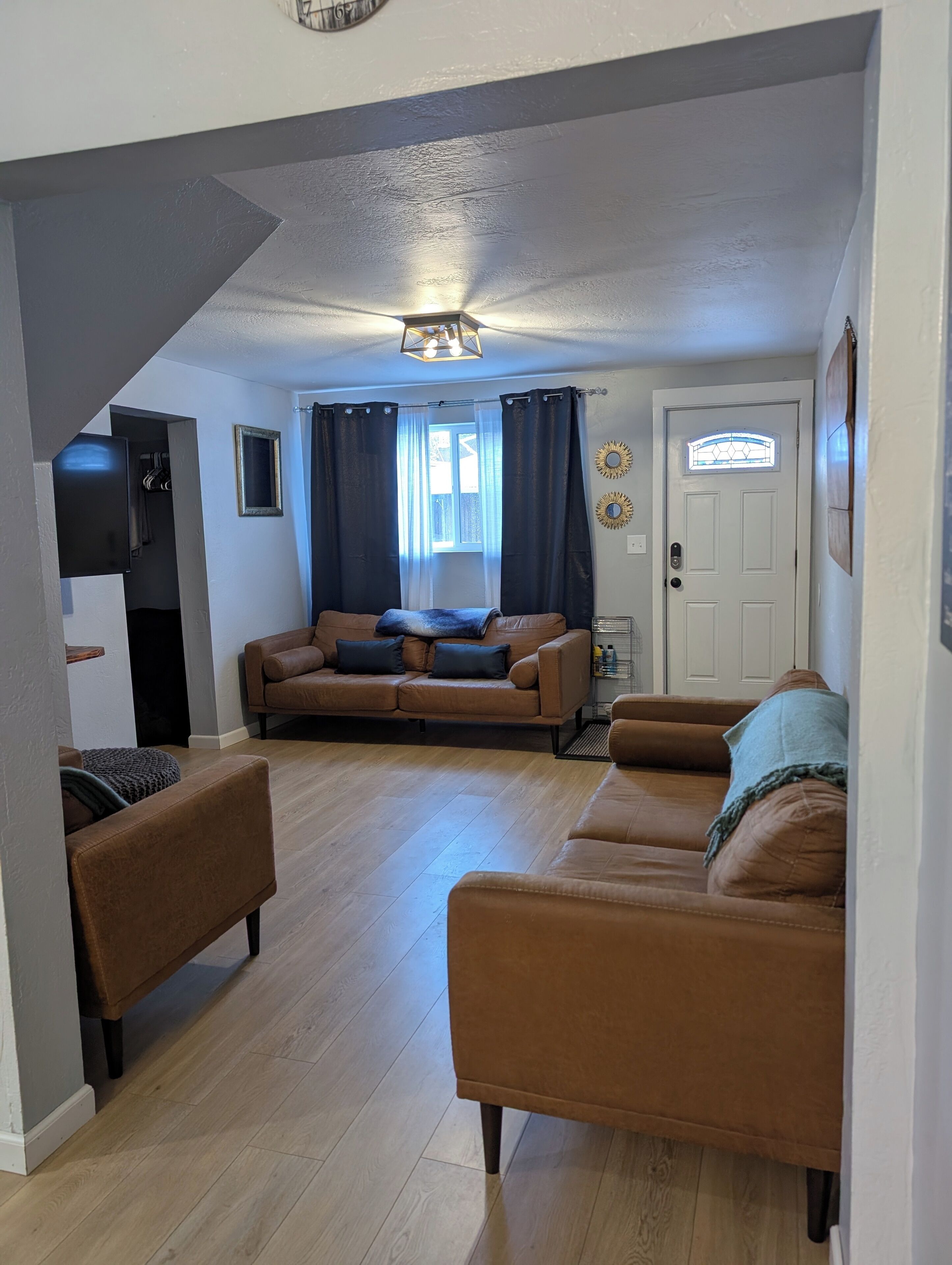 Televisor intel·ligent i llibres 