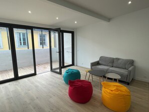 TV - TOWNHOUSE CARC'APPARTS - 4 BEDROOMS / 4 BATHROOMS (CARCASSONNE)