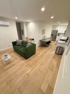 Interior - Luxury Malibu Bungalow Near the Beach w/ King Bed • Full Kitchen • Free Parking! (Malibu)