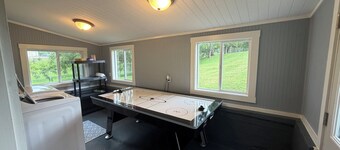 Cozy 2-bedroom house in beautiful Andrews,NC with theater room and air hockey.