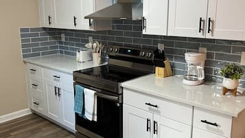 Micro-ondes, four, plaque de cuisson, lave-vaisselle