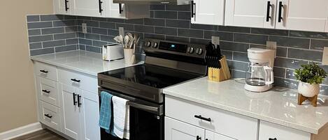 Mikrowelle, Ofen, Herdplatte, Geschirrspüler