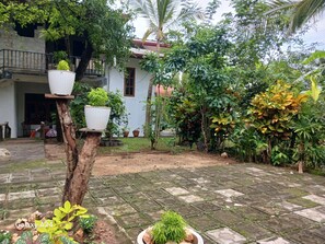 المنطقة المحيطة بالمنشأة