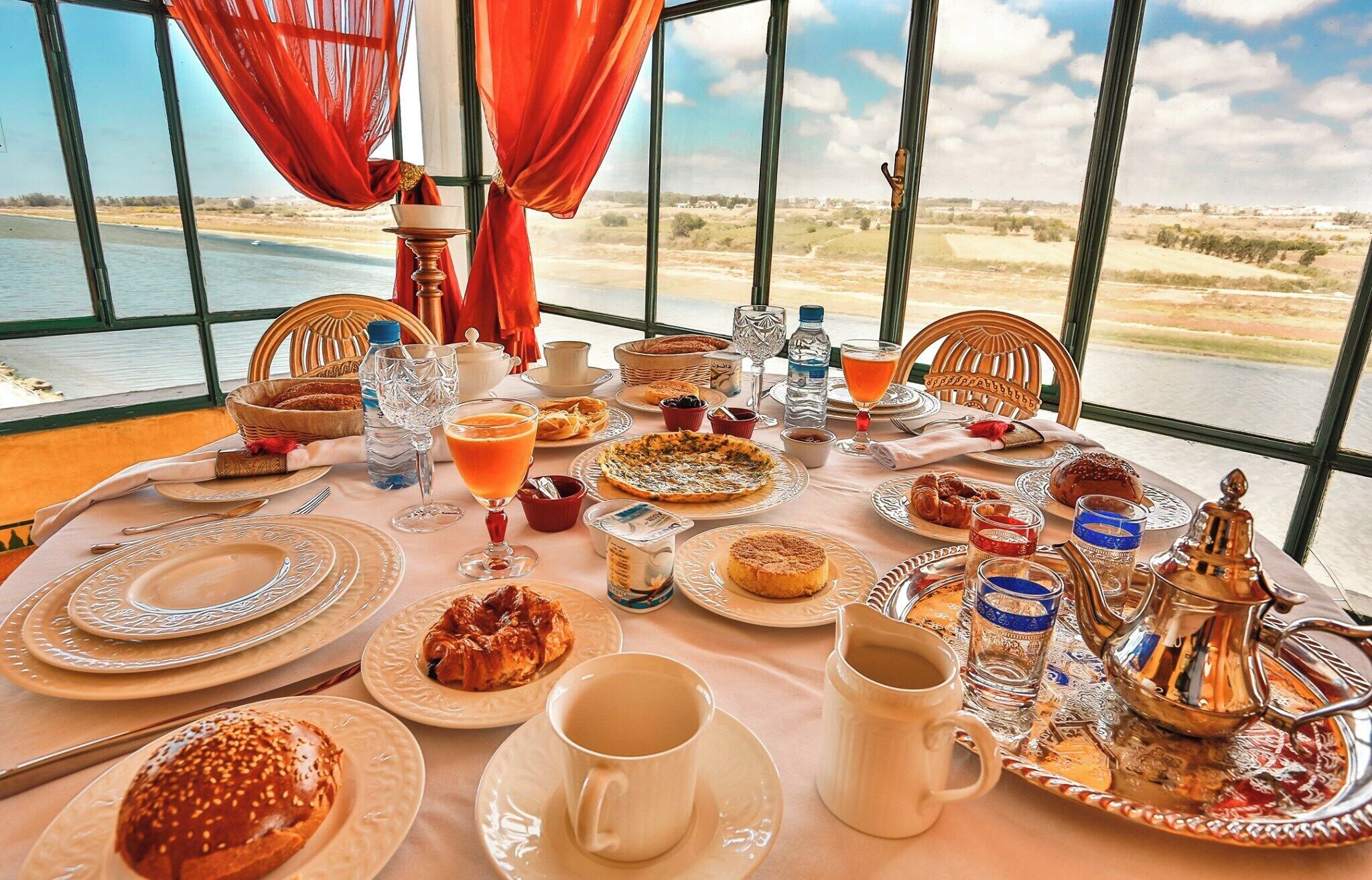 每日供應當地菜式早餐 (每人 MAD70)