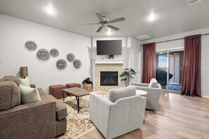 Living area - Conveniently Located 3BR Located in West Lubbock (Lubbock)