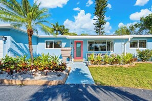 Exterior - Htd Pool, Tiki Hut, Putt-Putt, Billiards, Pergola (Deerfield Beach)