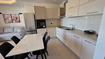 Family Apartment, Partial Sea View | Private kitchen | Oven, stovetop, dishwasher, cookware/dishes/utensils