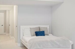 Fer et planche à repasser, accès à Internet, literie fournie