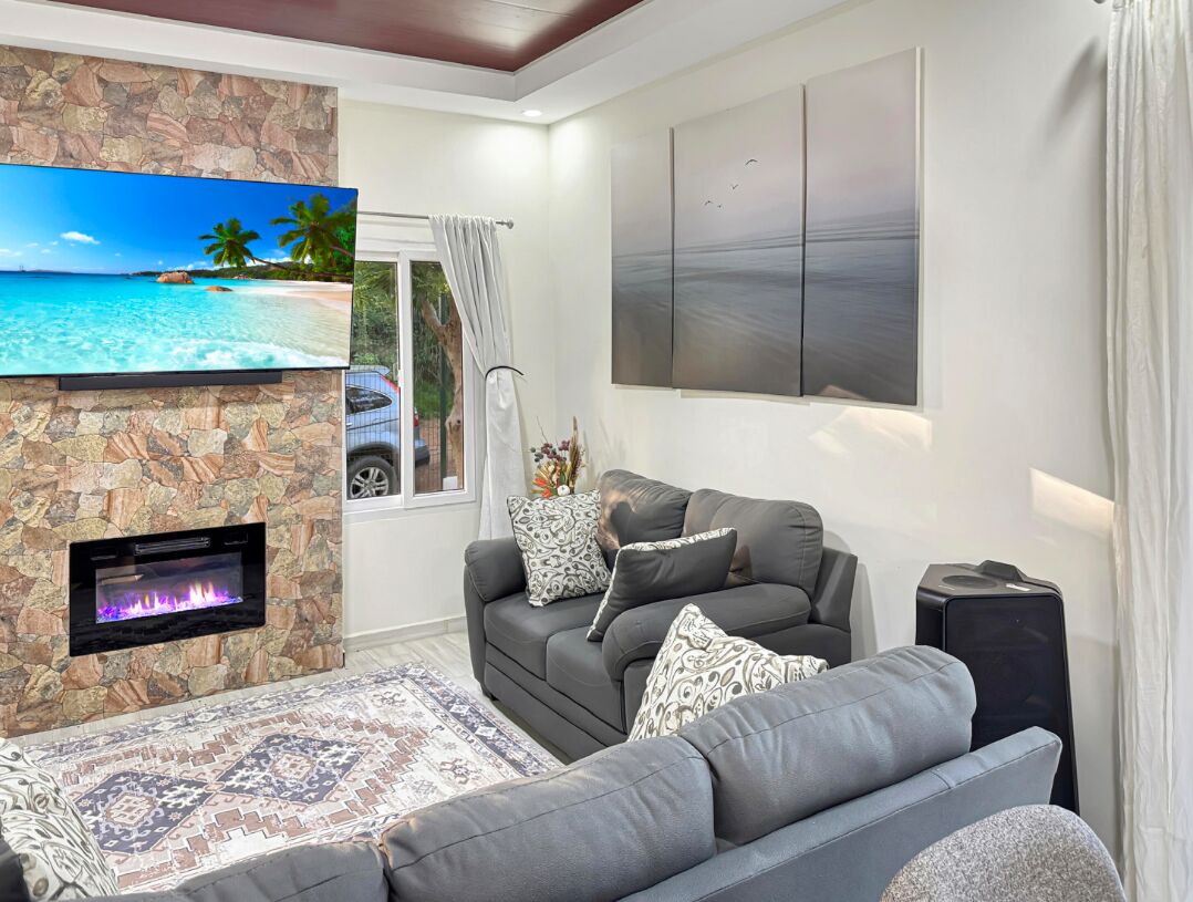 Smart TV, fireplace