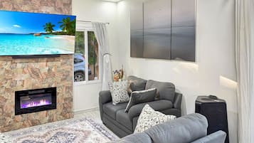 Smart TV, fireplace