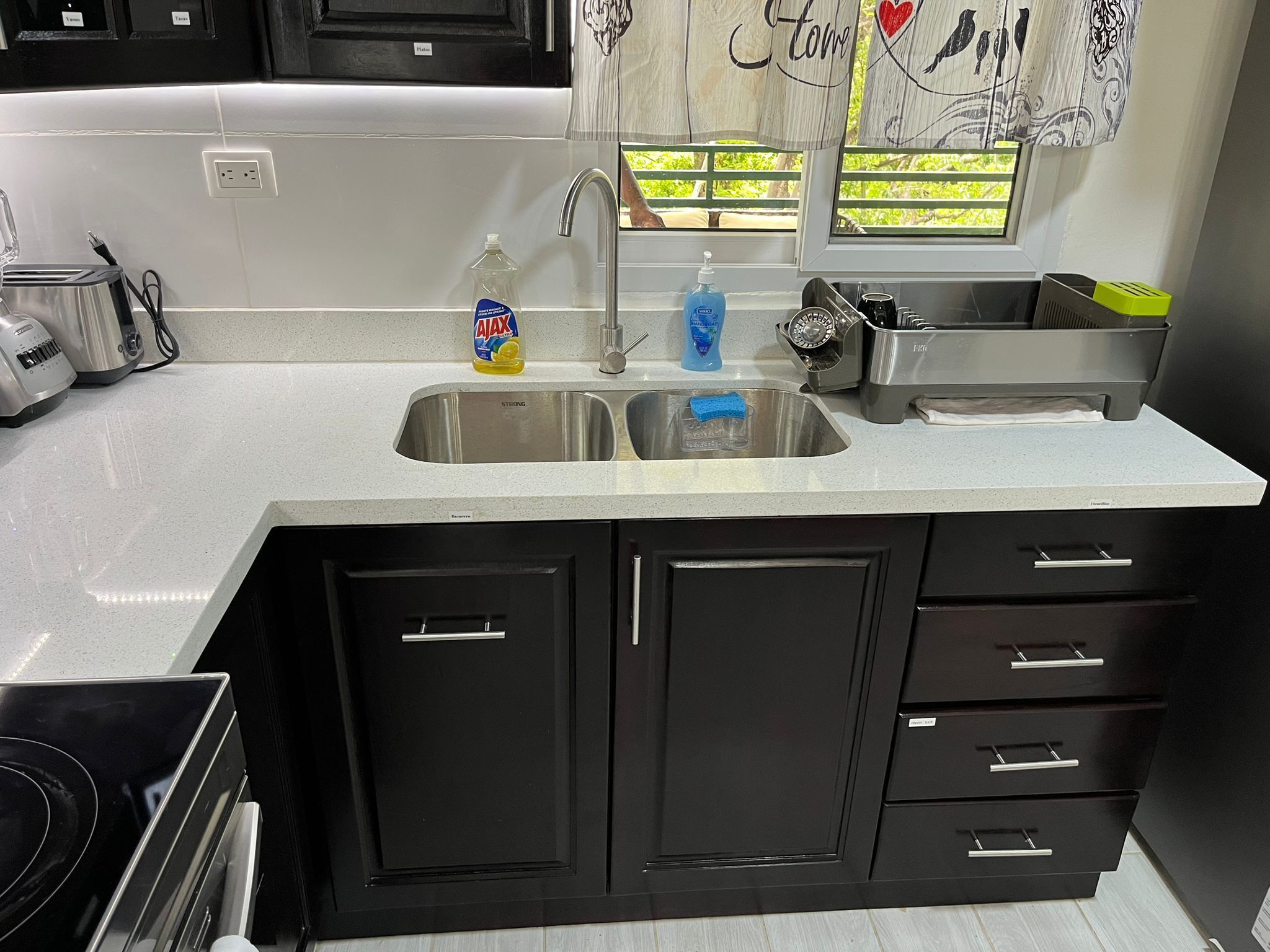 Refrigerador, microondas, horno, placa de cocina
