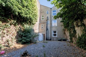 Exterior - 2 Bedroom Flat in the heart of Southend | Sleeps 6 - Pass the Keys (Southend-on-Sea)