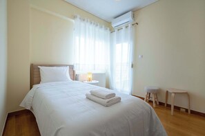 Iron/ironing board, Internet, bed sheets - Sunlit Terrace 3BR Apartment – Tavros by ΜΡS (Tavros)