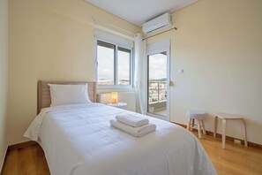 Iron/ironing board, Internet, bed sheets