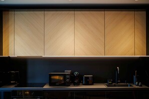 高級公寓, 1 間臥室, 露台, 城市景 | 私人廚房 | 雪櫃、微波爐、焗爐、爐具