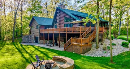 The Lodge: 5 Acre Private Log Home & Resort