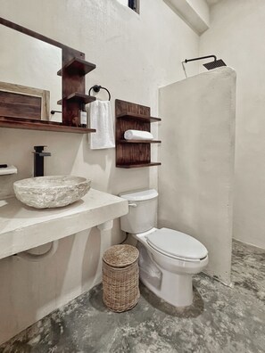 Dubbelrum - balkong | Badrum | Dusch, handdukar, tvål och schampo