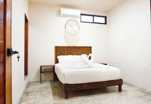 Classic Double Room | Hypo-allergenic bedding, free WiFi, bed sheets - Hotel Lydna Ki'n (Bacalar)