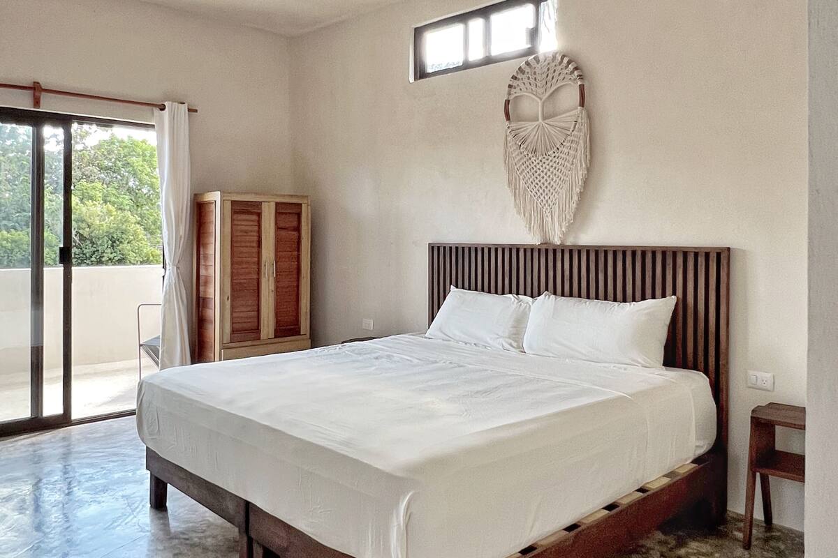 Double Room, Balcony | Hypo-allergenic bedding available, WiFi (free), bed sheets