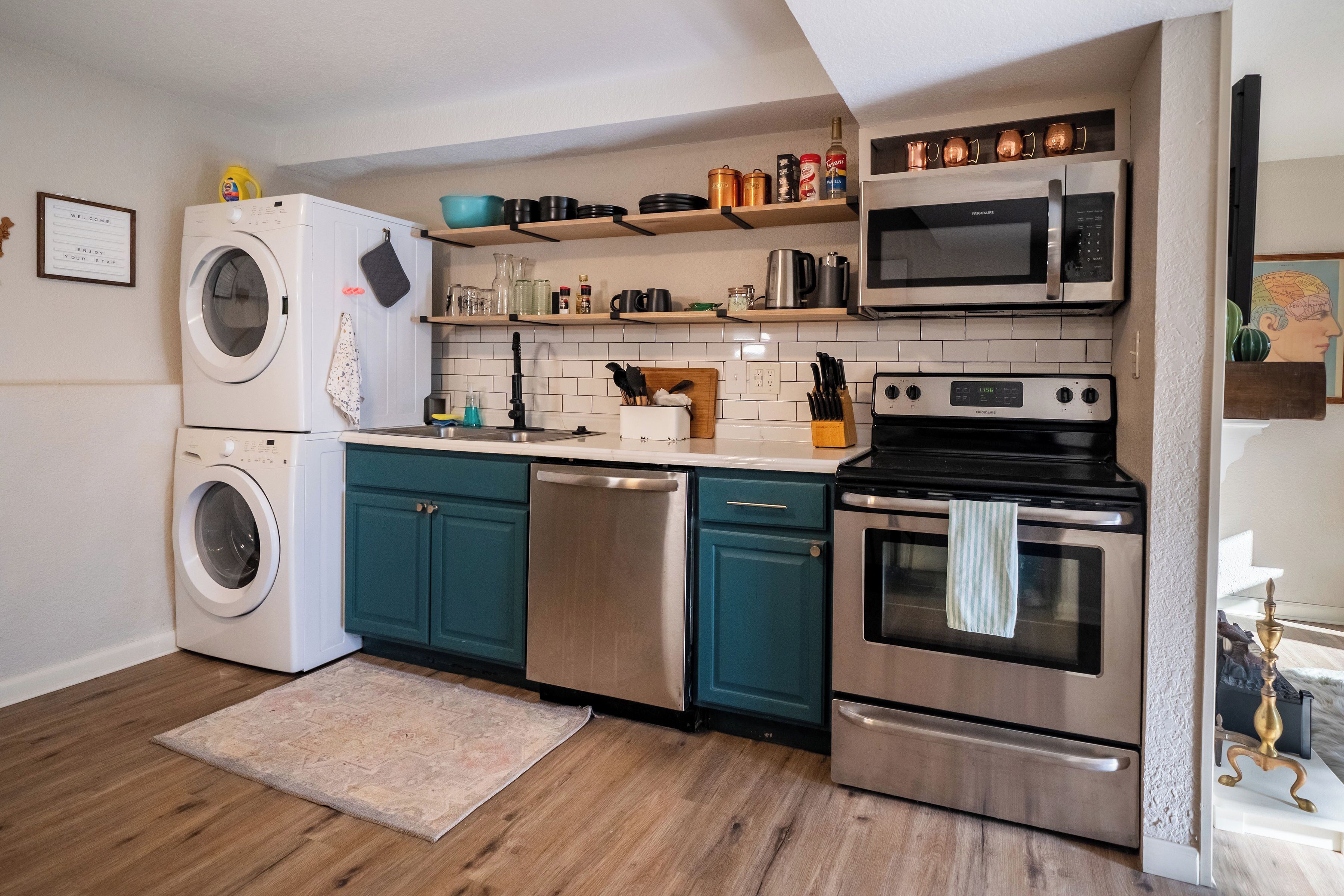 Refrigerador, microondas, horno y parrilla de estufa 